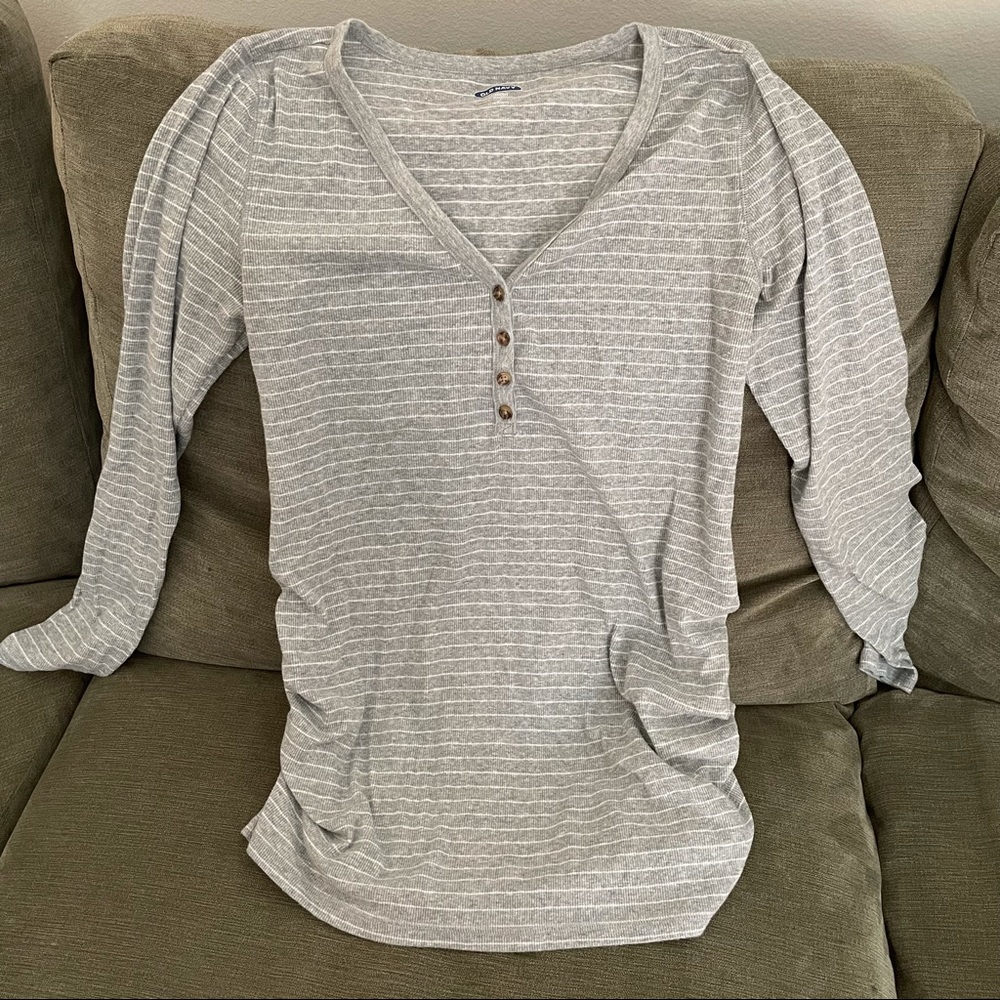 Old Navy Maternity Ribbed V Neck with buttons